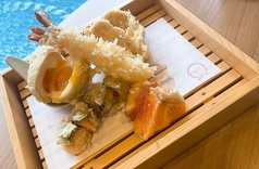 からりの天ぷら盛り合わせの写真