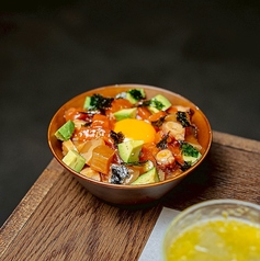 海鮮まみれのポキ丼
