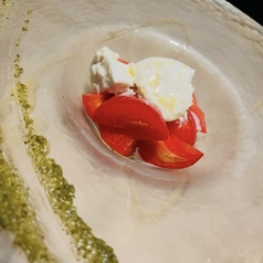 フルーツトマトと水牛モッツァレラのカプレーゼ