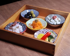 冷菜小皿5種盛り(ピクルスオリーブ人参ラペポテトサラダペンネ)