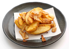 ガーリックフライドポテト FRIED POTATO WITH GARLIC