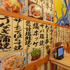 ご家族や気の知れる仲間と一緒に！あたたかい雰囲気の店内は、リラックスしながら当店自慢の海鮮料理とお酒をお楽しみいただけます♪