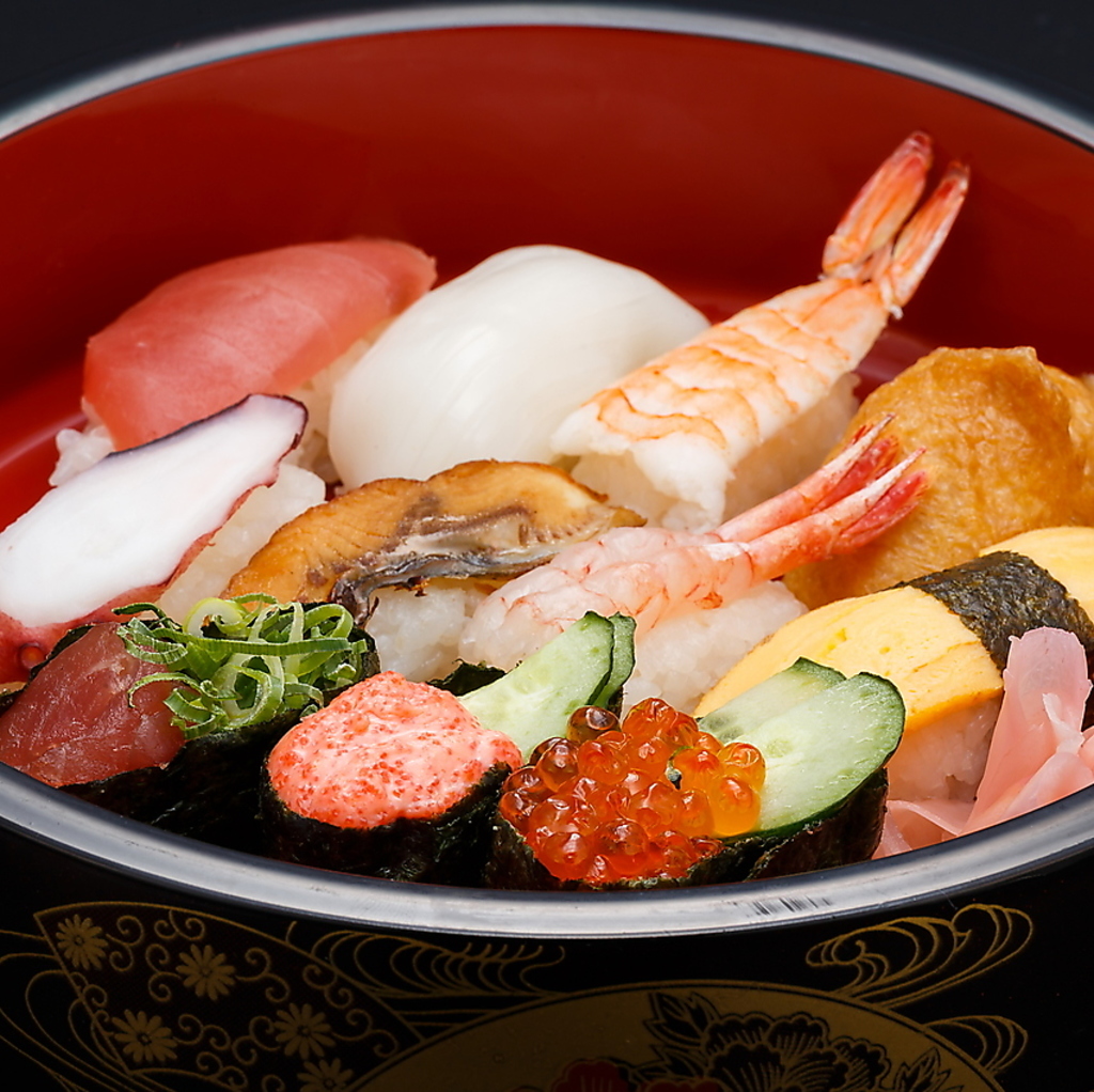 お寿司ももちろん食べ放題◎まぐろ・サーモン・うなぎ・いくらなど人気のネタを思う存分楽しめます！