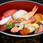 お寿司ももちろん食べ放題◎まぐろ・サーモン・うなぎ・いくらなど人気のネタを思う存分楽しめます！