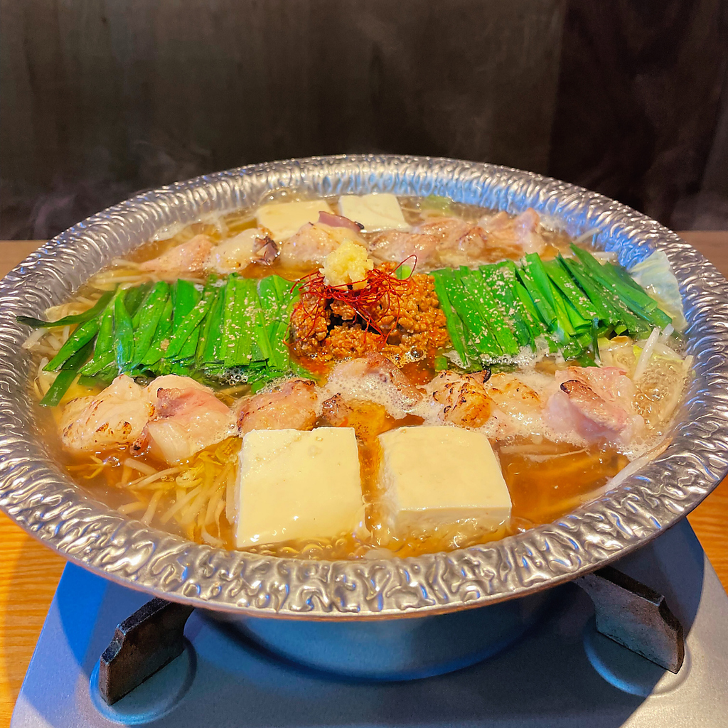 オリジナル焼きもつ鍋をカップルで、グループで囲むことで、最高の懇親を演出します