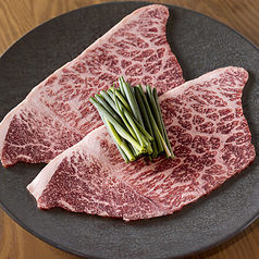 日替わり希少部位や目の前で仕上げる肉寿司などご用意