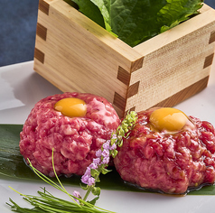 国産和牛生ユッケ2種盛り(タレ・塩)