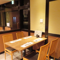 ご家族や会社の同僚とご一緒にお楽しみ頂けるテーブル席です！北陸の新鮮な魚介と本格料理をぜひお楽しみください♪