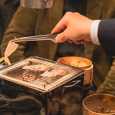 七輪で楽しむ！魚を焼肉のように炙るセルフ炭焼き