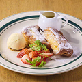 料理メニュー写真&nbsp;ふわとろフレンチトースト　ストロベリー＆チャイ