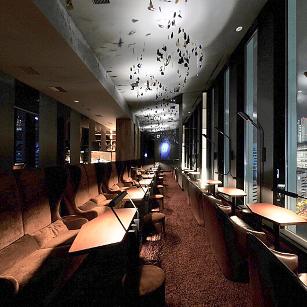 大人気!!ペアシートはどの席からも夜景が見える工夫が…☆来た人にしかわからないラグジュアリー空間