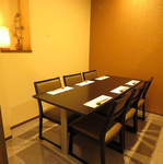 テーブルの半個室席も人気!!シーンに合わせた個室でおもてなし。