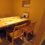【テーブル完全個室】グループでのご利用におすすめのテーブル席。接待や会食のご利用にもおすすめ。