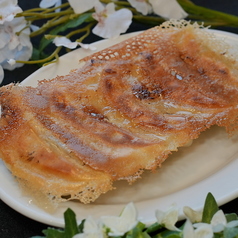 【元祖】昭和30年創業の伝統の味わい　伝統の焼き餃子