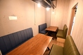 ※ご利用は8名様からご予約可能です。4人掛けテーブル2卓のお部屋です。テーブルをくっつけることはできませんのでご了承ください。小さなお子様連れの場合は8名様以上でもお座りいただけます。