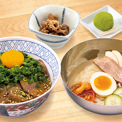 牛まるたん丼＜すりおろし生姜醤油だれ＞と牛たんチャーシュー盛岡冷麺(小)定食