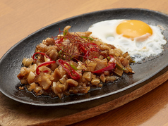 豚バラと唐辛子のフィリピン醤油炒め(シシグ)