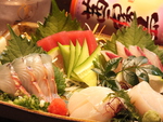 刺身やサザエ、海老のパンチェッタ巻天ぷらなど海の幸創作料理も充実してます！