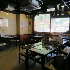 6名掛けのテーブル席。