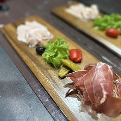 佐賀県産生ハム(コントラマサ) スペイン産ハモンセラーノの盛合せ