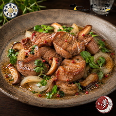 ミルクフェッドヴィール(仔牛肉)タンのガーリバタソテー