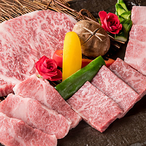コース5,000円～、ソフトドリンクも充実♪家族みんなで囲む、本格炭火焼肉の食卓