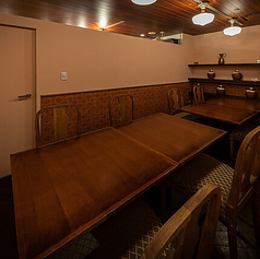 天井以外は完全個室となっております。4～10名様でご利用いただけます。