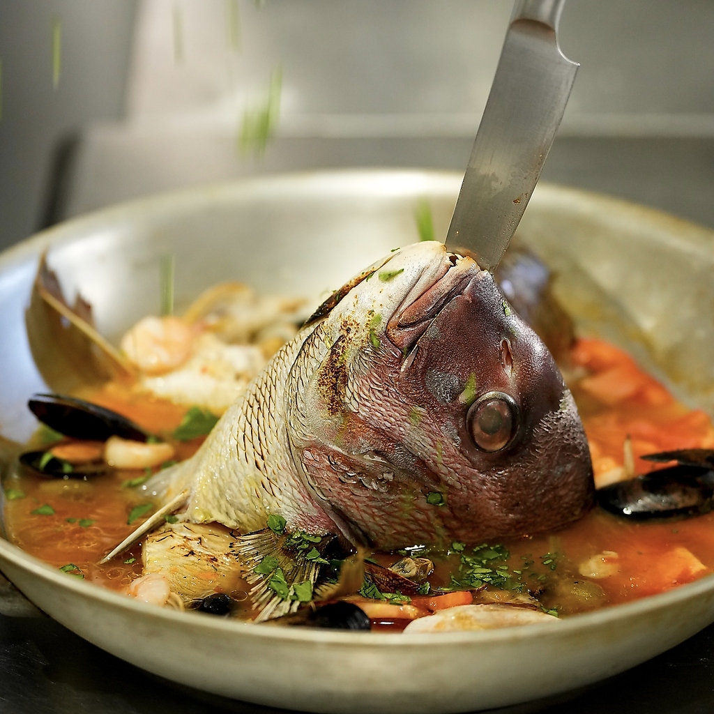南三陸の魚介に厳選。鯛カブトとフュメドポワソン♪アクアパッツァorブイヤベースかお選びください。