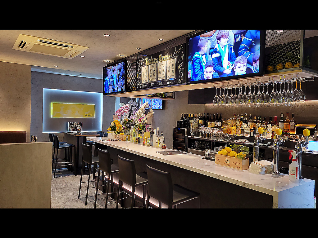 スポーツ観戦出来る新スタイルOysterbarです♪