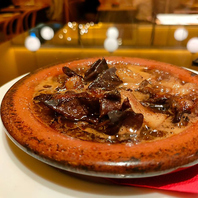 《モツ煮込み》と《シャルキュトリー》もおすすめ！