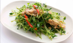 豆苗と鶏肉の炒め物 SAUTED CHICKEN & BEANSEEDLINGS