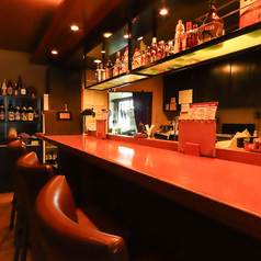 目の前で調理の臨場感を楽しめるカウンター席は、おひとり様や少人数におすすめ。会話も楽しめる、居心地のよい特等席で、ゆったりと贅沢な時間をお過ごしください。