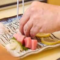 和の味が引き立つ内装の中、五感で料理を楽しめます。