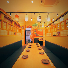 《大人数様向け半個室》【5名様から8名様】プライベートながら明るい雰囲気も味わえる半個室でゆったりおくつろぎください。