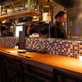 オープンキッチンが見渡せる臨場感溢れるカウンター席