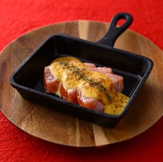 生サーモン炙り-卵黄マヨネーズ-