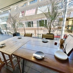 テラス席も５席ございます！外で優雅にお酒を飲みませんか？ペットand喫煙可♪