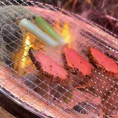 鴨ロース黒胡椒 80g (6～7切)/(半分)■牛 タン先 80g (4～6切)/(半分)