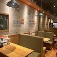 店内はどこか懐かしい風情が漂う店内となっており、昔ながらの魅力的なメニューが豊富にそろっております。下町酒場のような親しみやすい雰囲気とリーズナブルな価格で気軽にご利用いただける大衆酒場となっております！