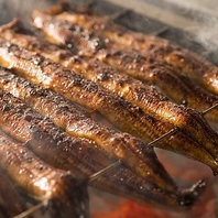 「さきたて」の活鰻を香ばしく、歯ごたえのある食感で
