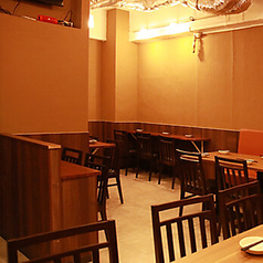 お一人様もお気軽にご利用いただけるカウンター席。サク飲みにも◎