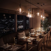 店内は、世界中から集めたオブジェやアートで溢れ、Stylish感がアクセントとなるモダンな空間。企業パーティーや大規模な歓送迎会・打ち上げ等、様々な宴会・パーティーシーンでどうぞ！