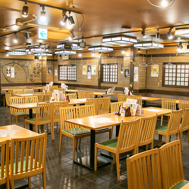 魚寅食堂 横浜西口店の雰囲気1