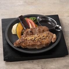 山形豚のステーキ　焦がしにんにくソース