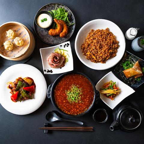 黒白色の空間・中華料理・ドリンクを満喫♪