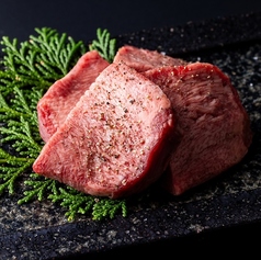 肉の職人の目利きが光る黒毛和牛を使用