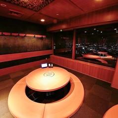 円卓のお席も大人気！中規模から大人数まで対応可能で各種飲み会におすすめです。打ち上げやお疲れ様会などにいかがでしょうか？お食事会は甘太郎 千里中央店で。