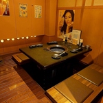 【和洋テイスト☆】赤い席が映える落ち着いた空間♪高級感漂う空間で極上の焼肉を堪能してください★