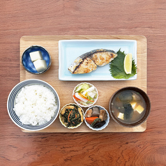 パリッと皮が香ばしい鰆の西京漬定食