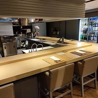 個室・カウンター席有。美食懐石と厳選された銘酒に舌鼓